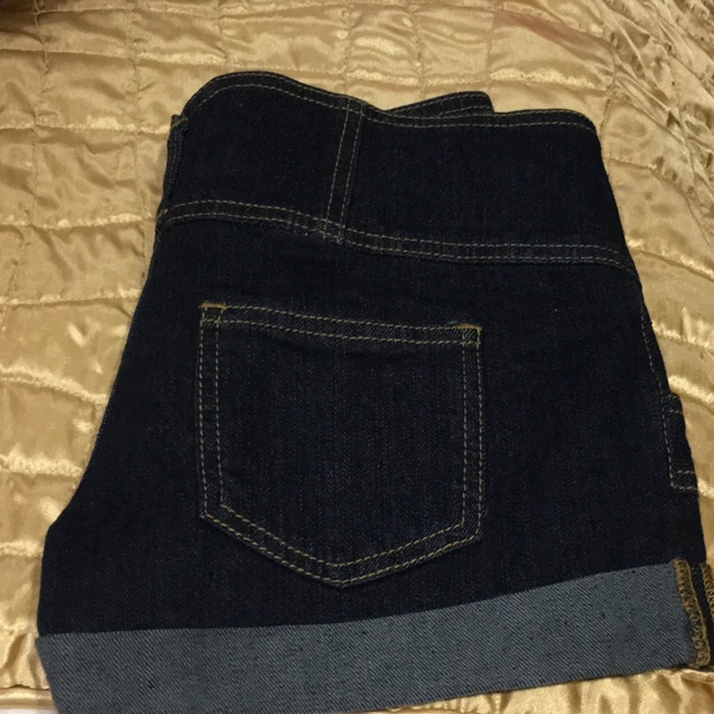 Shorts - Picture 4 of 4